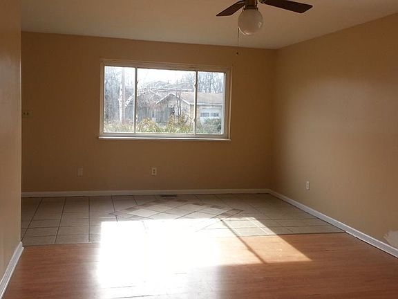 3rd image of 3107 Beatrice Dr