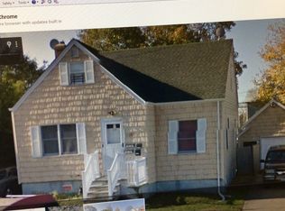 215 Deauville Pkwy, Lindenhurst, NY 11757