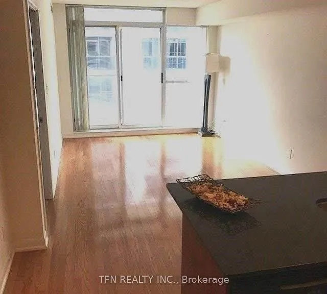 5793 Yonge St — Photo 3