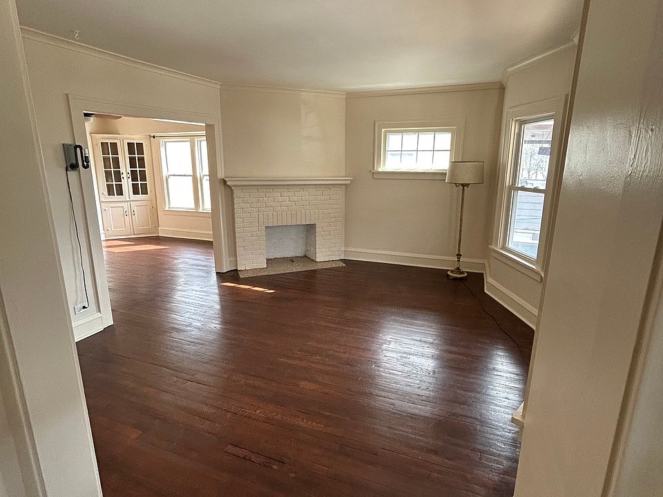 1st image of 1581 Larchmont Ave #2