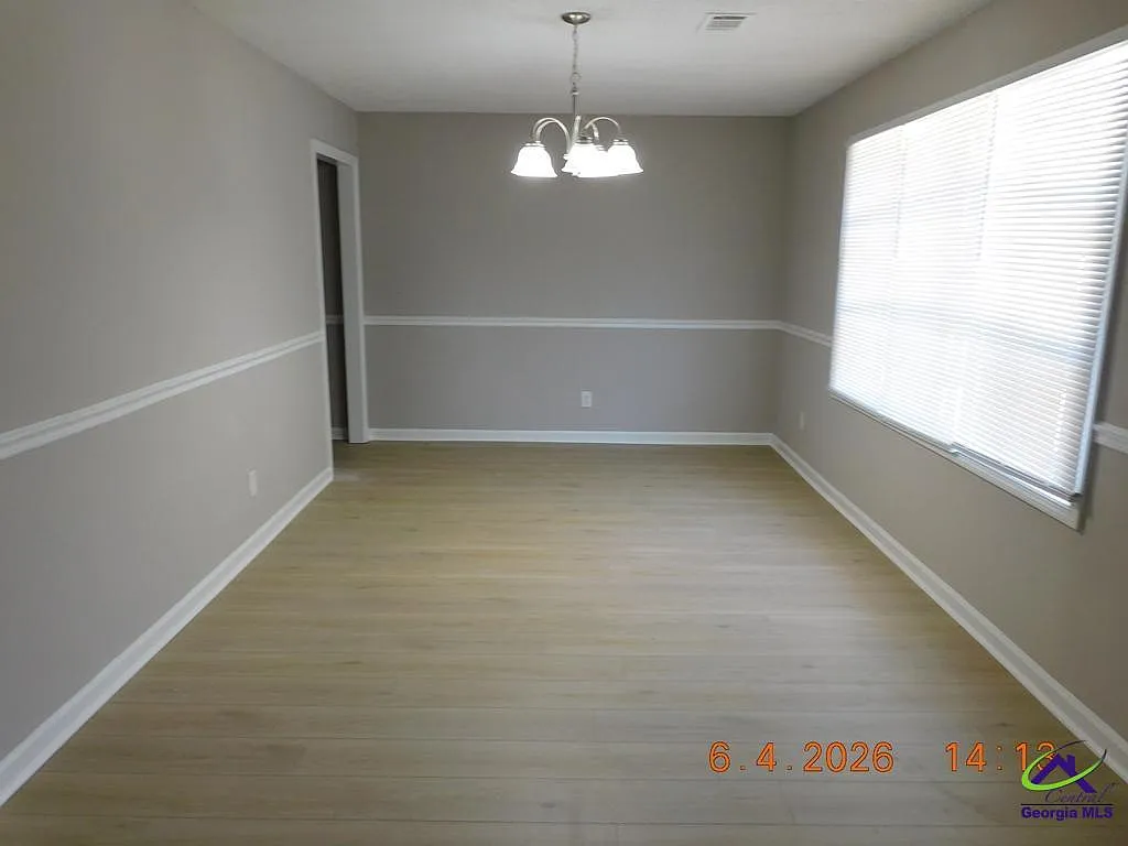 3 bed, 2.5 bath, 1768 sqft, $1,500 — Photo 3