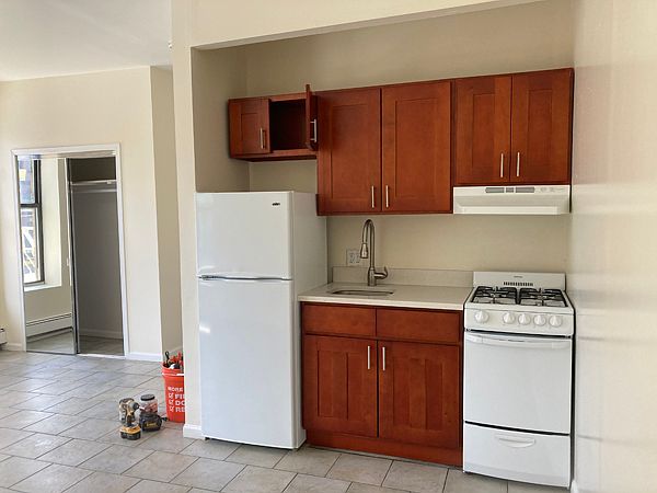 2nd image of 2167 3rd Ave #E2