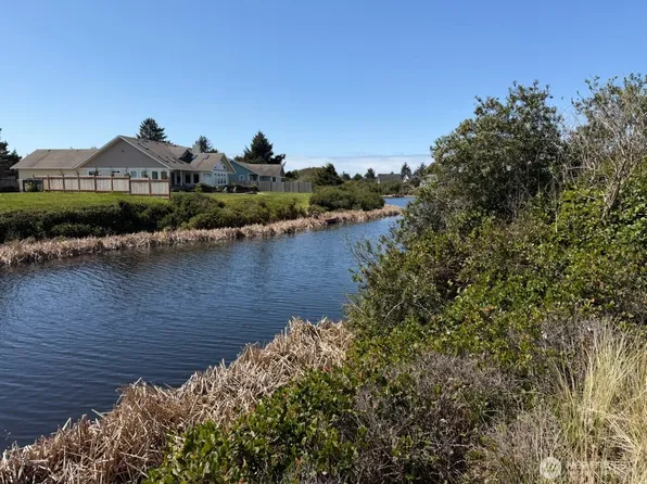 191 N Razor Clam Drive SW, Ocean Shores, WA 98569