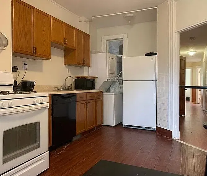 2 Room D — Photo 3