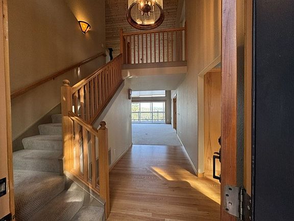 3rd image of 1016 NW Foxwood