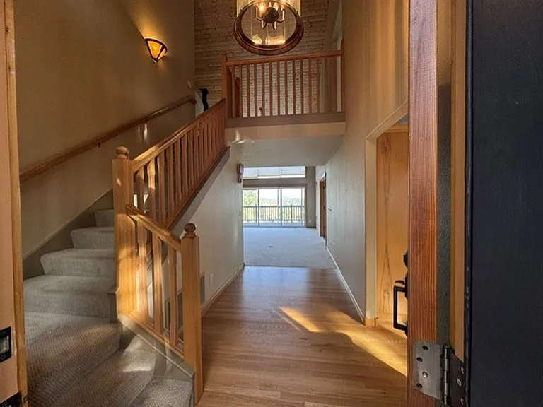 1016 NW Foxwood — Photo 3