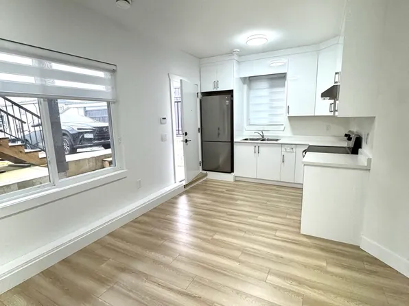 16762 16th Ave #1, Surrey, BC V3Z 9M4