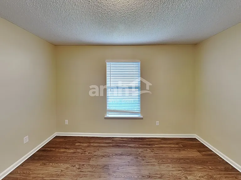 807 Hickory Knolls Dr — Photo 13