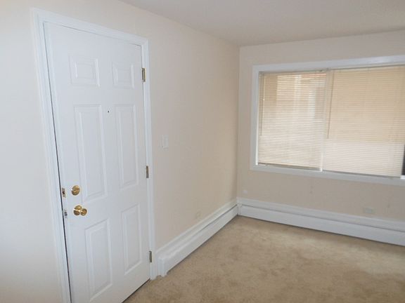 3rd image of 5956 N Winthrop Ave APT 1E