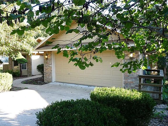 3rd image of 31 Farnham Dr