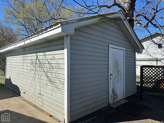 5th image of 8 Locust St