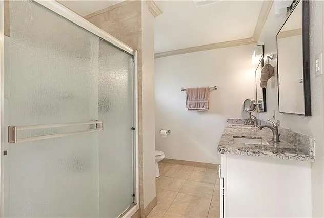545 Hutchinson St — Photo 9