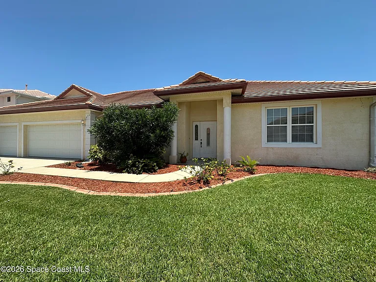 616 Manatee Bay Dr — Photo 1