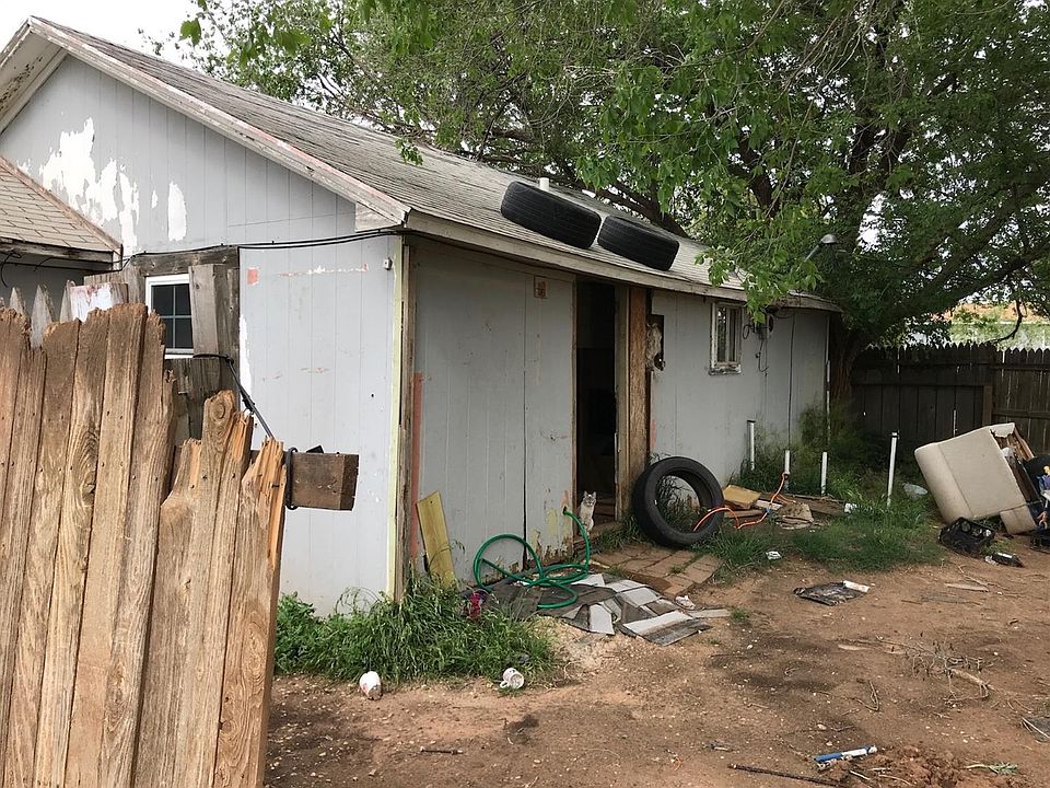 2nd image of 910 E Owen St