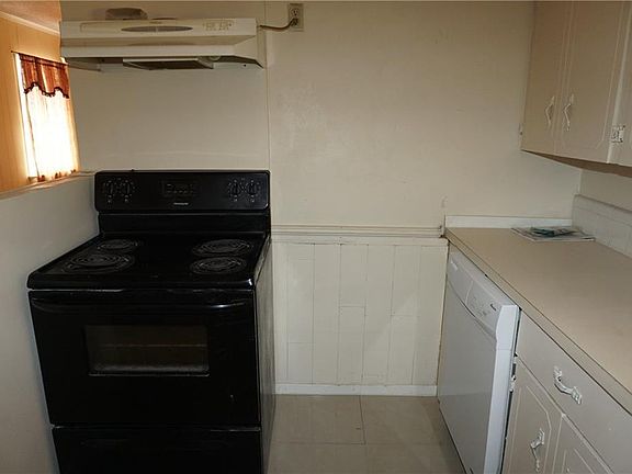 4th image of 1704 Martin Luther Dr