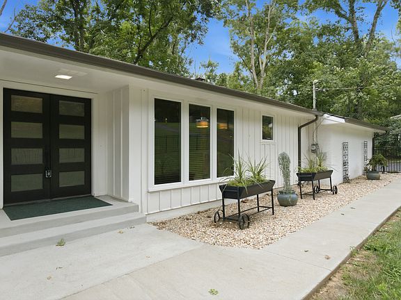 5th image of 133 Featherstone Dr