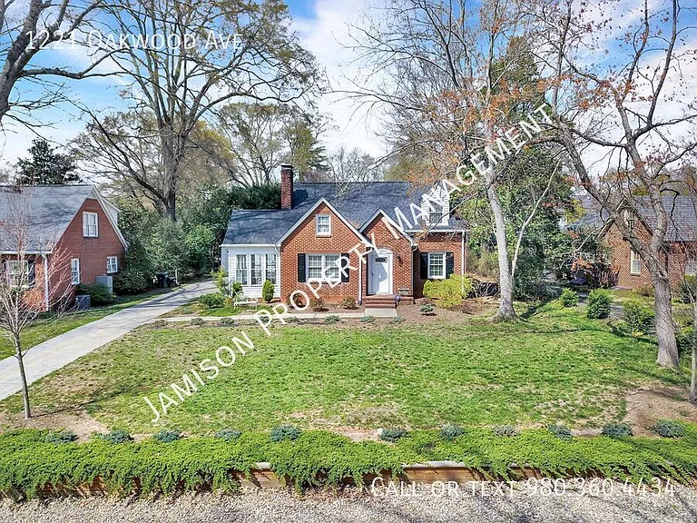 1221 Oakwood Ave — Photo 1