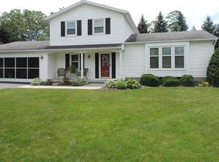 35 Borrowdale Dr, Rochester, NY 14626