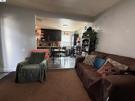 3rd image of 10209 & 10211 Pippin St
