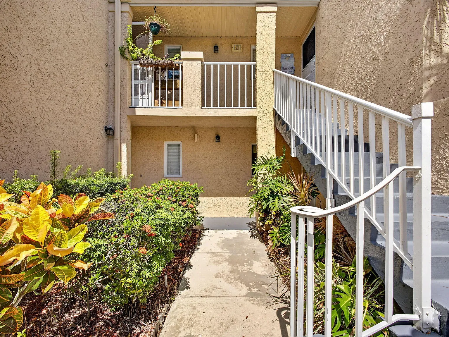 2 bed, 2.0 bath, 874 sqft, $1,800 — Photo 3
