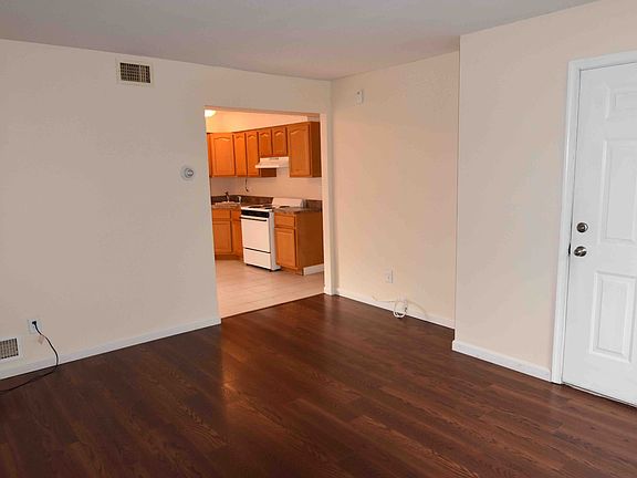 3rd image of 549 N Railroad Ave #1
