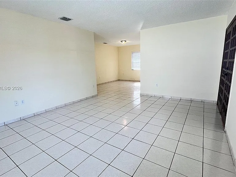 2820 SW 25th St #2820 — Photo 3