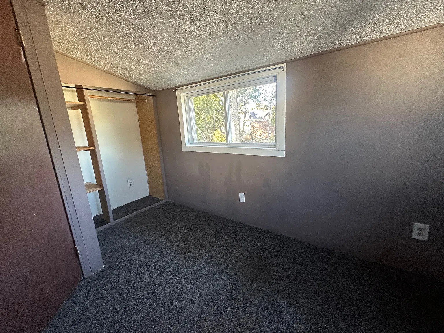 3 bed, 1.0 bath, 3510 sqft, $1,700 — Photo 3