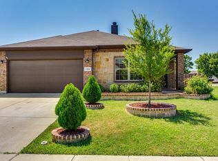 1900 Kachina Lodge Rd, Fort Worth, TX 76131