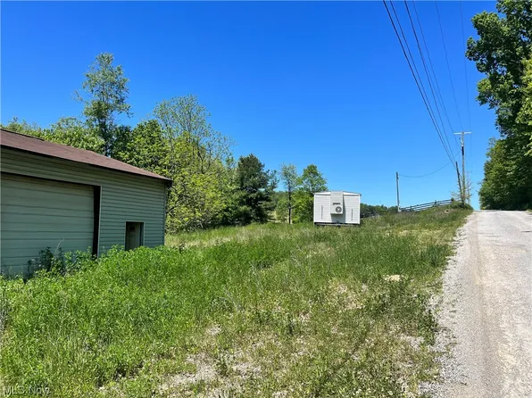 10007 March Rd NE, East Rochester, OH 44625