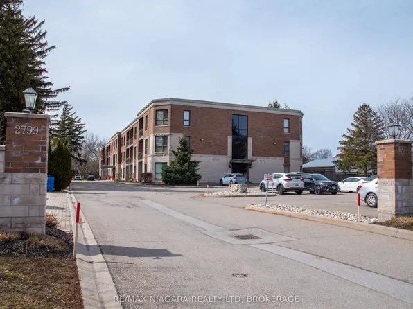 2799 Saint Paul Ave #306, Niagara Falls, ON L2J 2L3