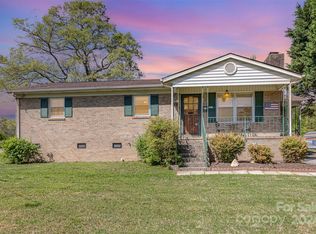 1011 N Main St, Mount Holly, NC 28120
