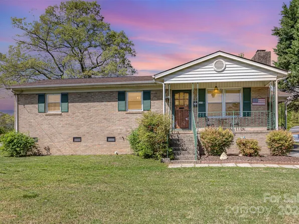 1011 N Main St, Mount Holly, NC 28120