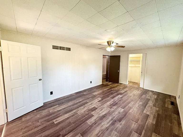 312 Jackson St — Photo 17