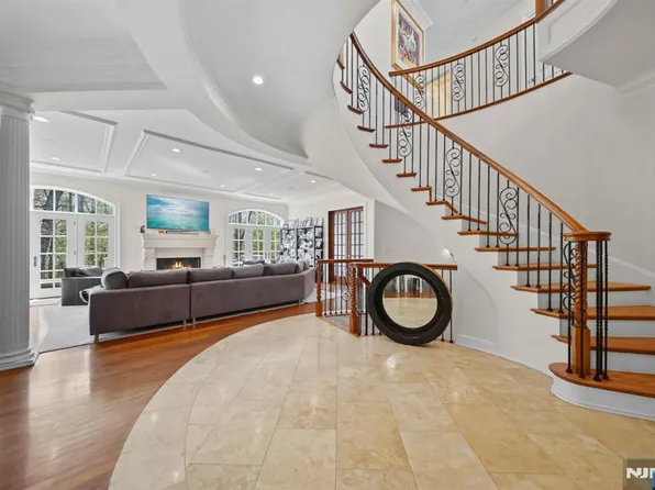 713 Bellaire Dr, Demarest, NJ 07627