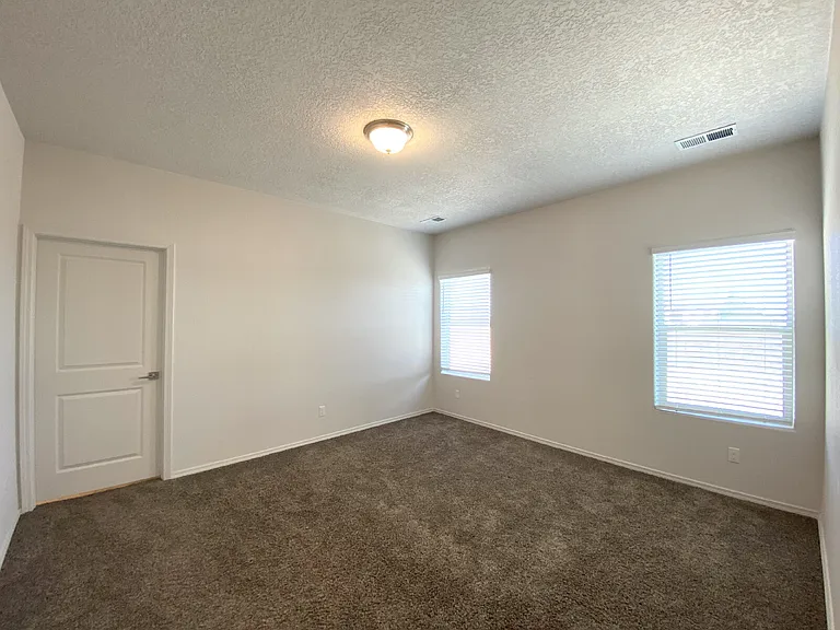 5845 Union Dr NE — Photo 9