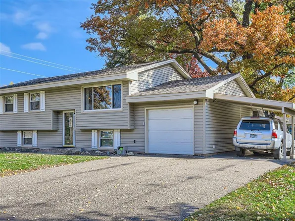 264 Galaxy Dr, Circle Pines, MN 55014