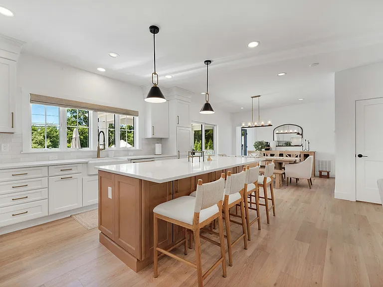 1095 Ryder Farm Ln — Photo 8