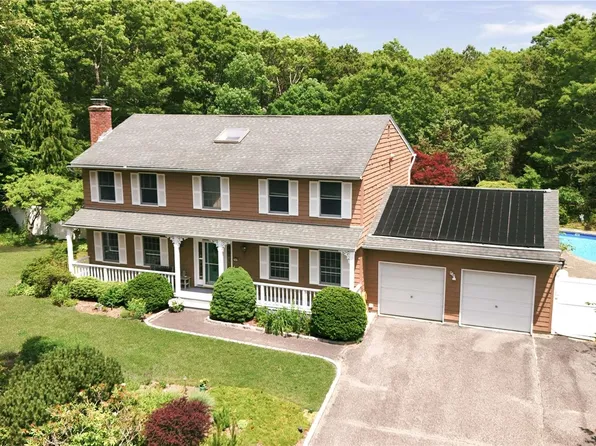 5 Phyllis Court, Manorville, NY 11949