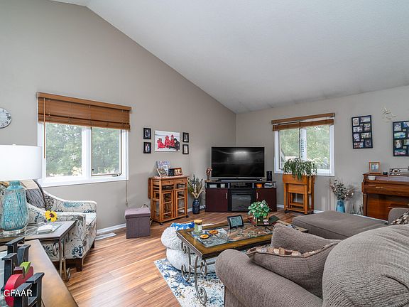 3rd image of 815 40th Ave S APT F123