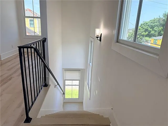 3 bed, 2.0 bath, 1336 sqft, $2,300 — Photo 4