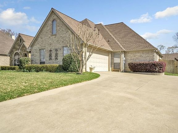 4th image of 825 Cambridge Bnd