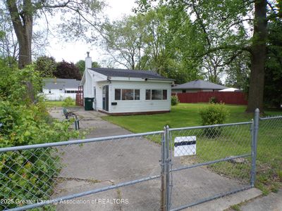 719 Robert St, Lansing, MI, 48910