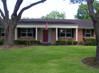 4202 Pine Shadow St, Dickinson, TX 77539