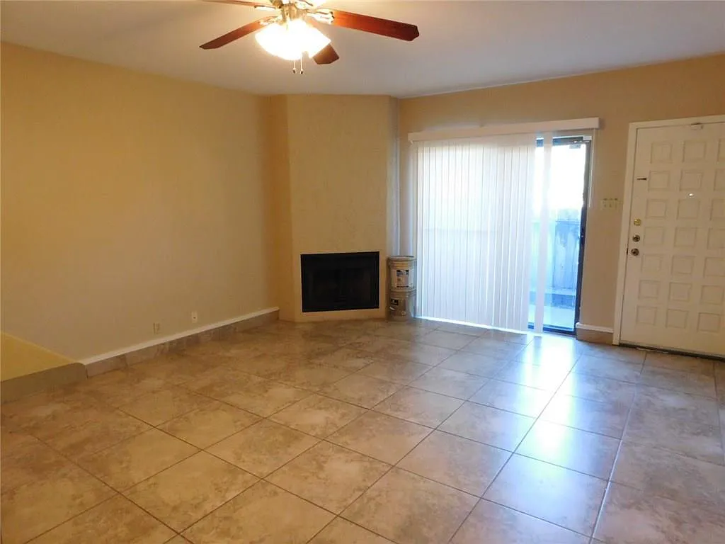2725 Santa Fe Unit B - 2/Bed 2.5/Bath - $1250/month — Photo 3