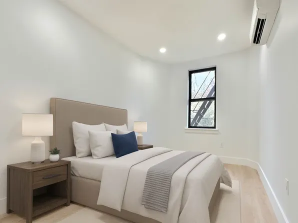 828 Hart Street image 3 of 12