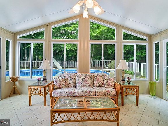 3rd image of 105 Cornwall Ct