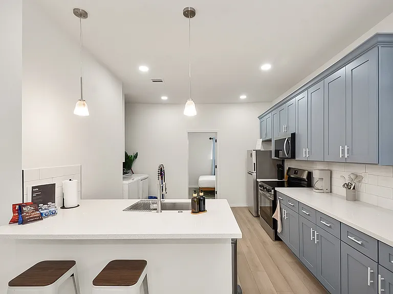 217 N Everton St — Photo 33