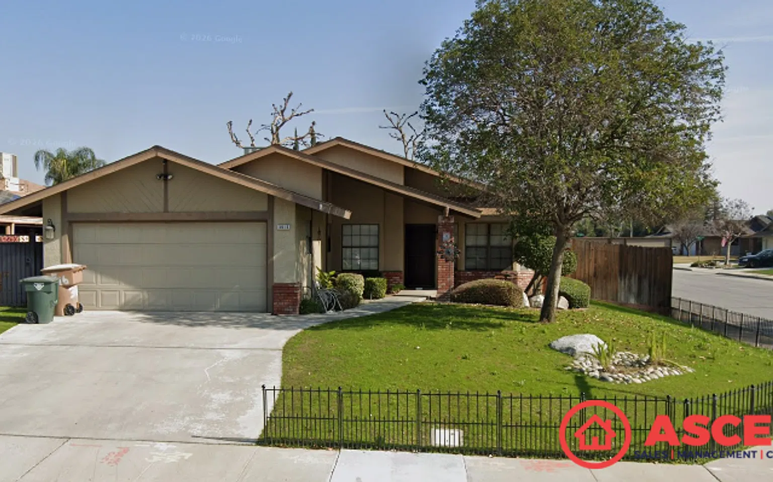 Spacious 4BD/1.5BA Home in Bakersfield's 93311, Washer/Dryer Hookups & Fully Equipped Kitchen! — Photo 1