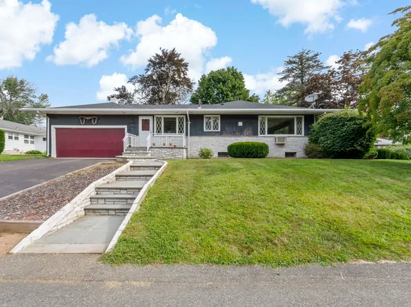 7 Harold Ave, Somerset, MA 02726