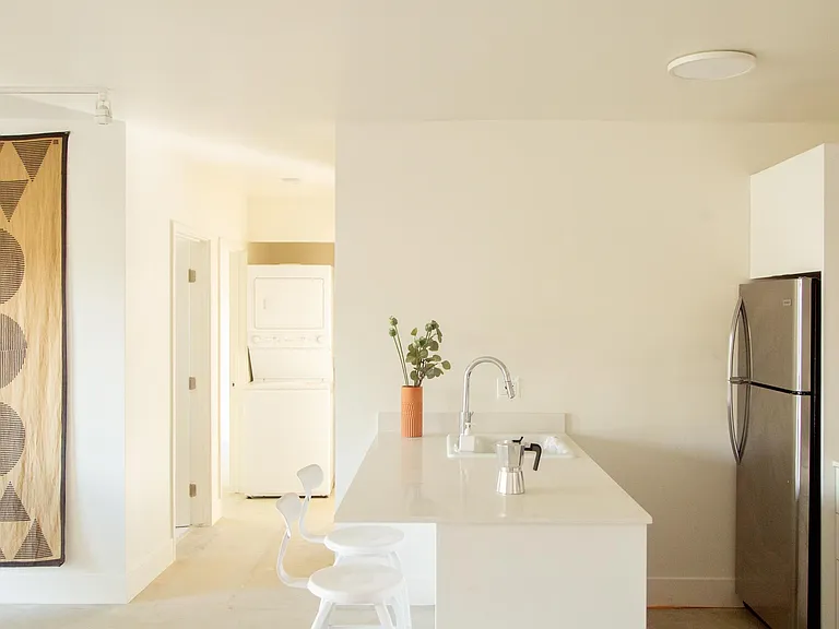 2618 W Avenue 31 #3 — Photo 4